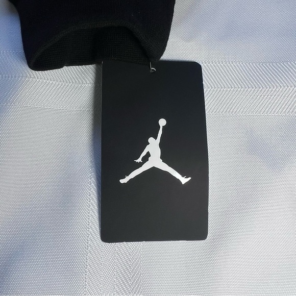 ***NWT***Jordan Black Girls Crewneck Sweatshirt - Picture 4 of 8